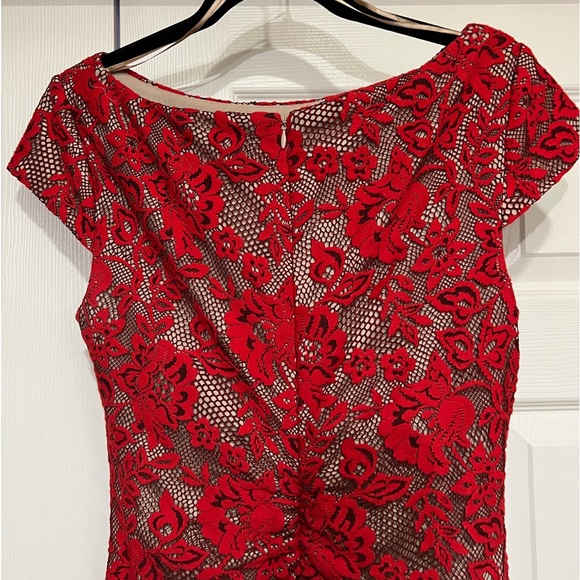 KAY UNGER RED FLORAL LACE ILLUSION RUCHED COCKTAIL DRESS - Picture 8 of 13